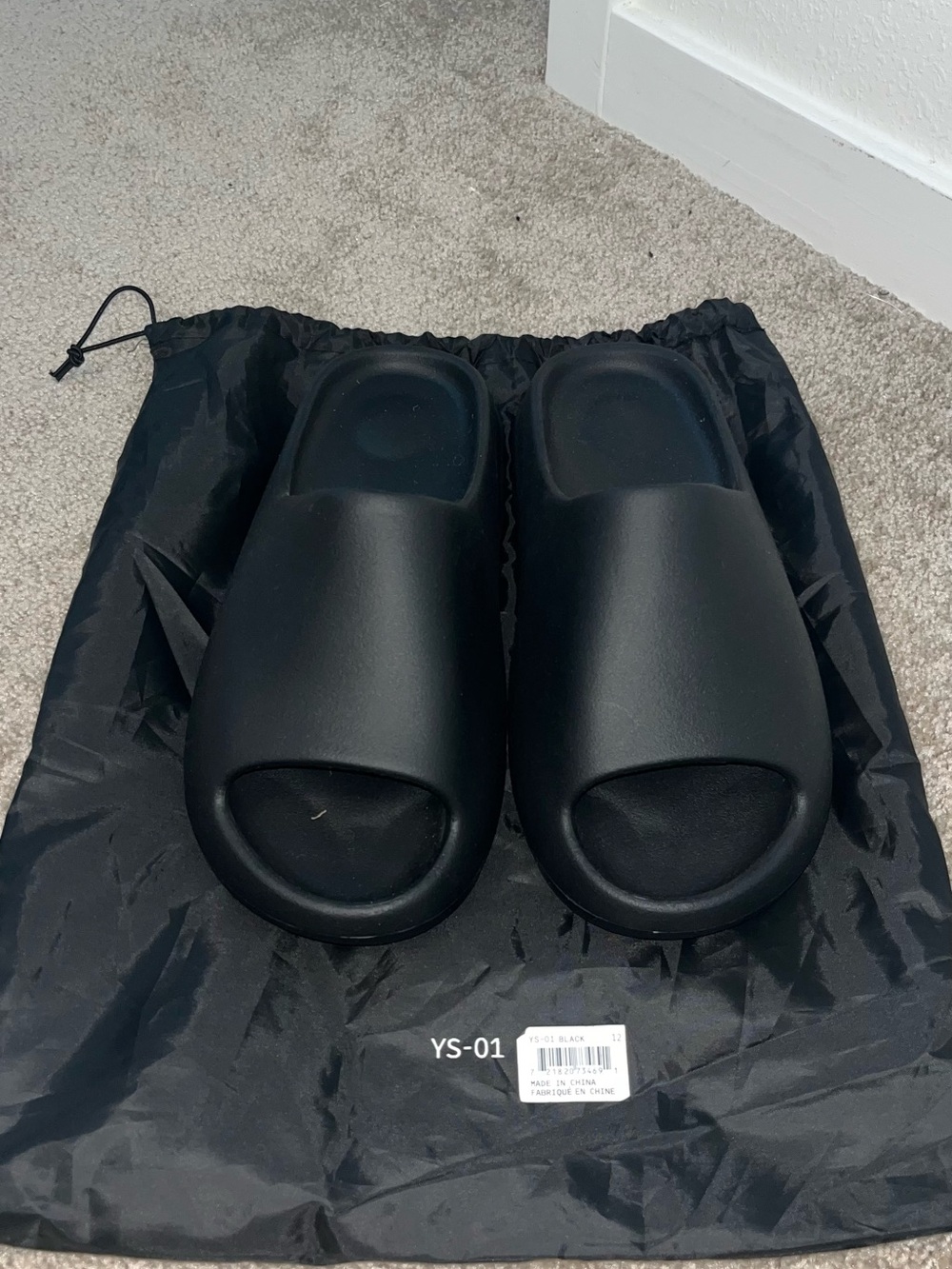 Men’s Yeezy slide